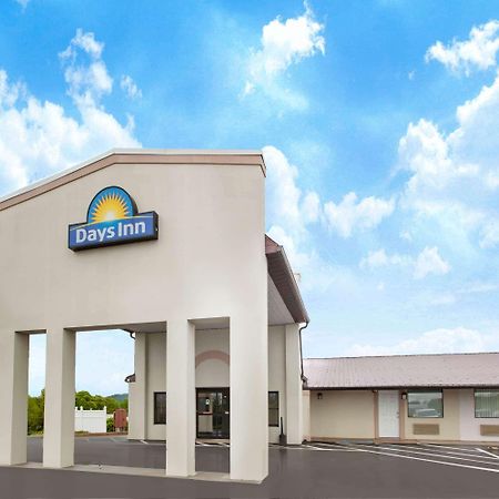 Days Inn By Wyndham Grantville Bagian luar foto