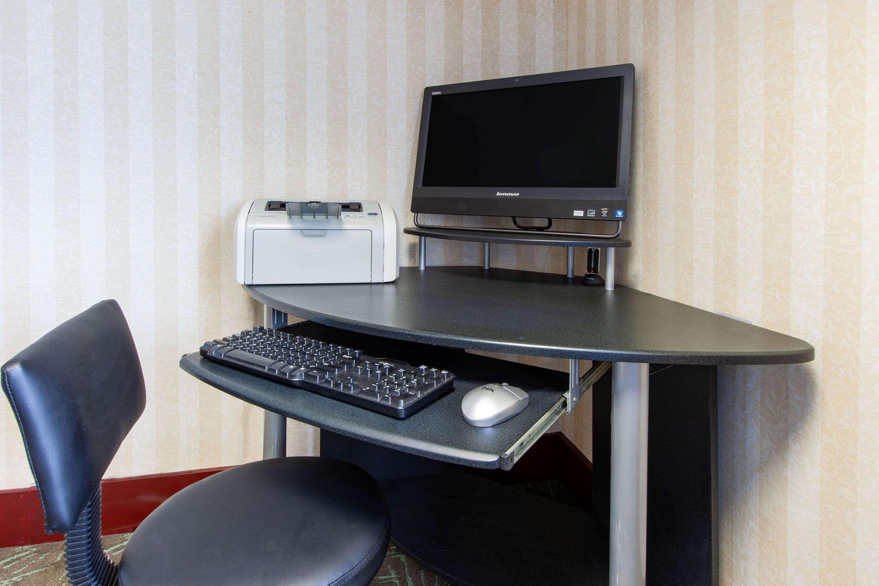 Days Inn By Wyndham Grantville Bagian luar foto